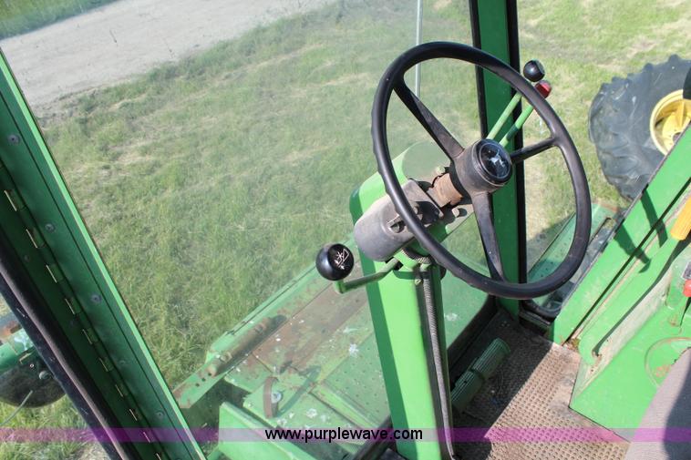 image for item G5078 1976 John Deere 4400 combine