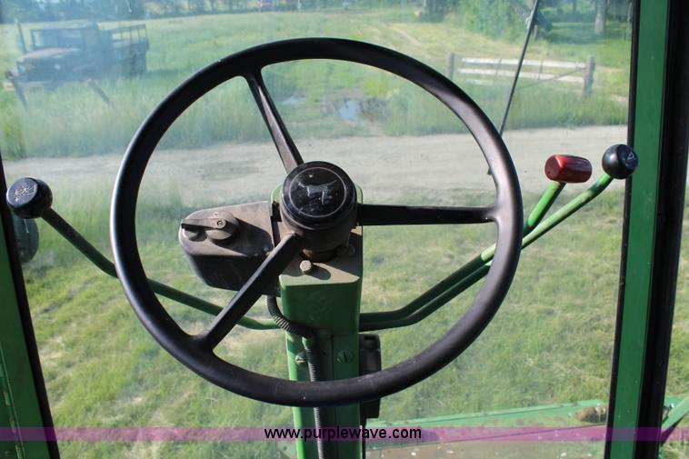 image for item G5078 1976 John Deere 4400 combine