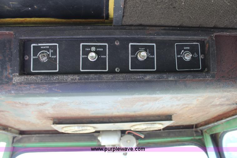 image for item G5078 1976 John Deere 4400 combine