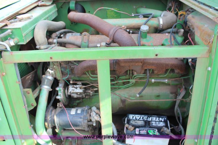 image for item G5078 1976 John Deere 4400 combine