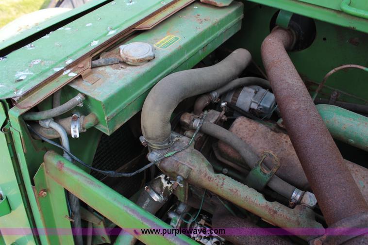 image for item G5078 1976 John Deere 4400 combine