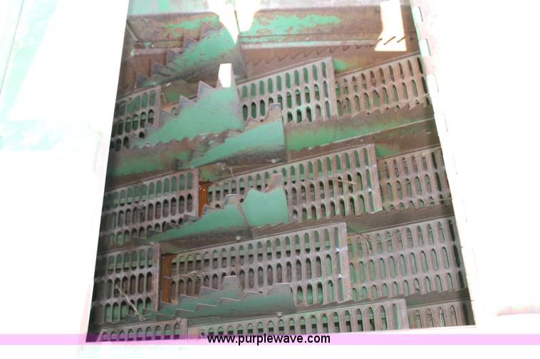 image for item G5078 1976 John Deere 4400 combine