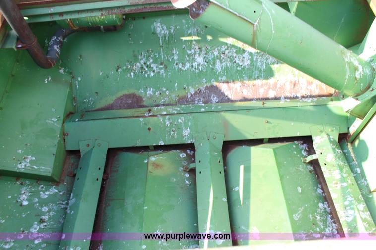 image for item G5078 1976 John Deere 4400 combine