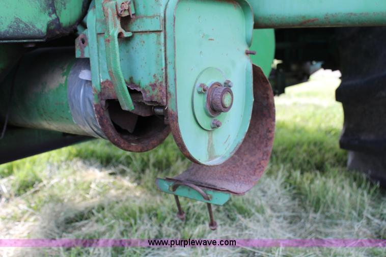 image for item G5078 1976 John Deere 4400 combine