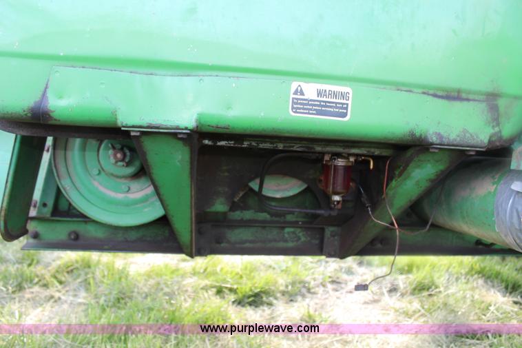 image for item G5078 1976 John Deere 4400 combine