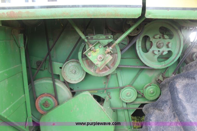image for item G5078 1976 John Deere 4400 combine