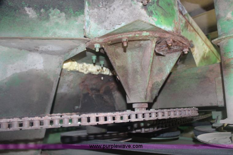 image for item G5078 1976 John Deere 4400 combine