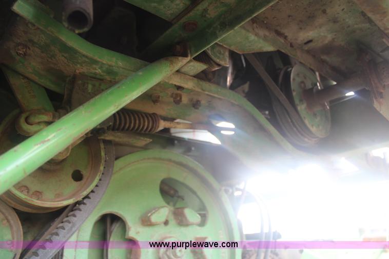 image for item G5078 1976 John Deere 4400 combine