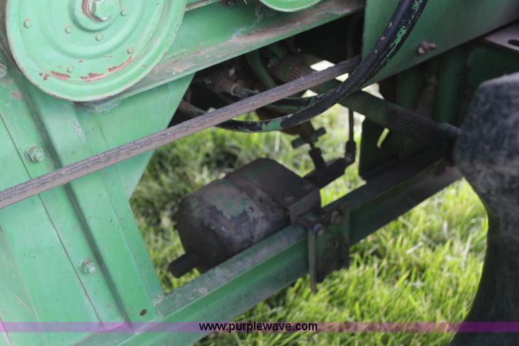image for item G5078 1976 John Deere 4400 combine