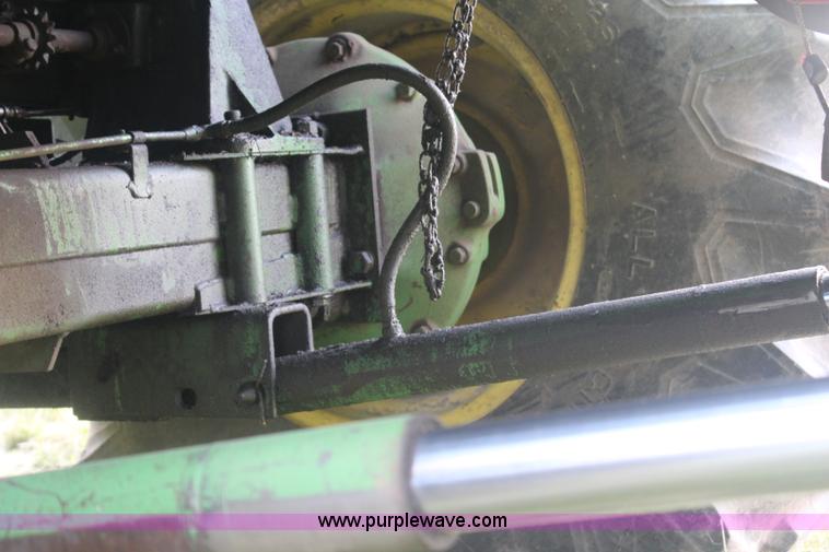 image for item G5078 1976 John Deere 4400 combine