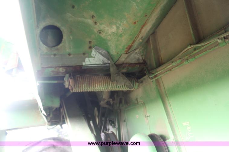 image for item G5078 1976 John Deere 4400 combine