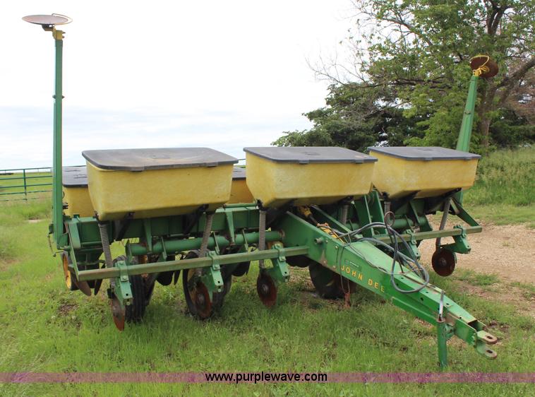image for item G5082 John Deere 7000 planter