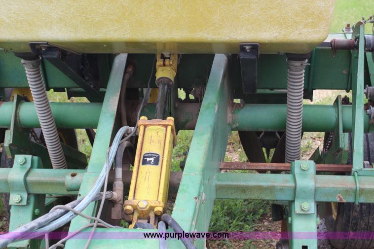 image for item G5082 John Deere 7000 planter