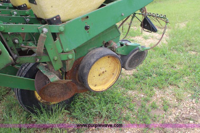 image for item G5082 John Deere 7000 planter