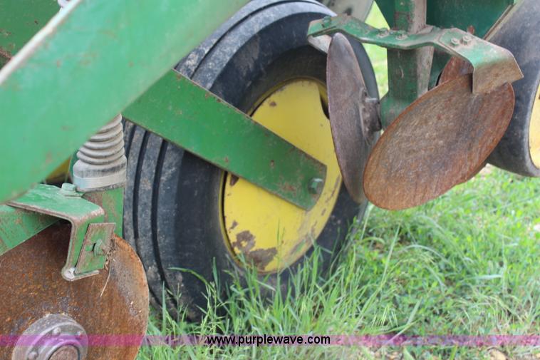 image for item G5082 John Deere 7000 planter