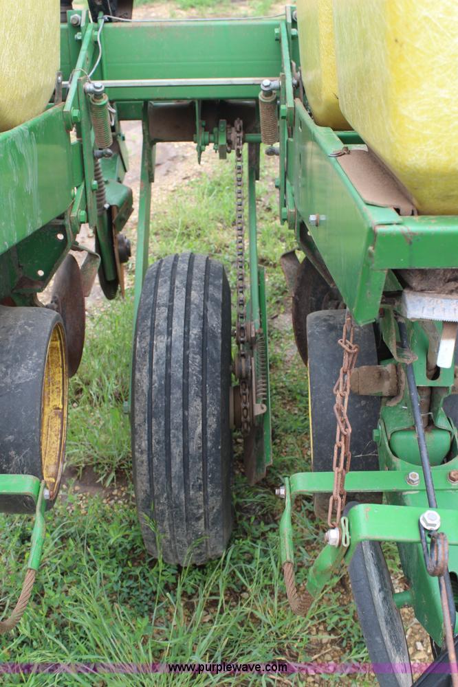 image for item G5082 John Deere 7000 planter