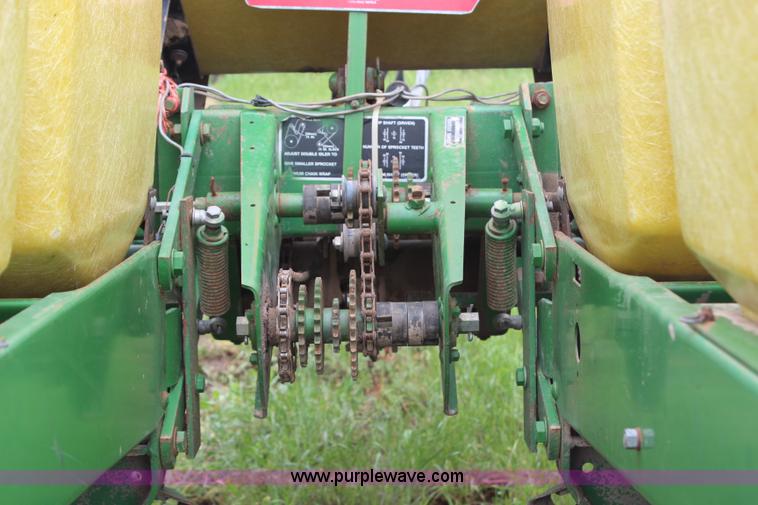 image for item G5082 John Deere 7000 planter