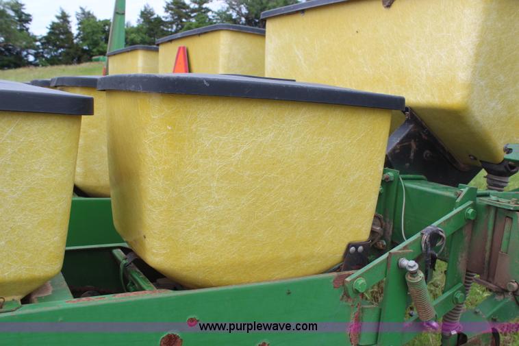 image for item G5082 John Deere 7000 planter