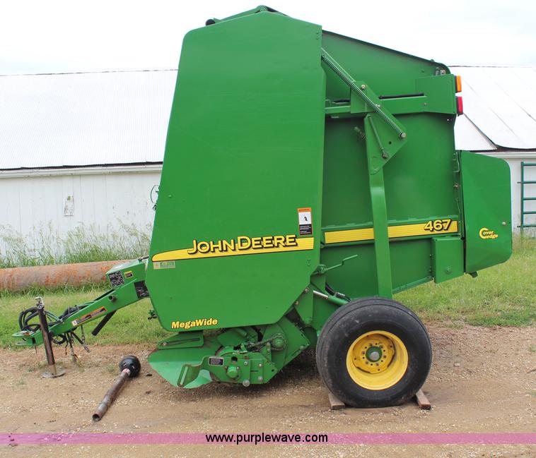 image for item G5083 John Deere 467 round baler
