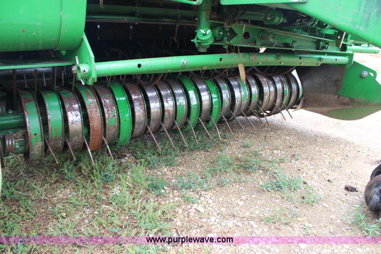image for item G5083 John Deere 467 round baler