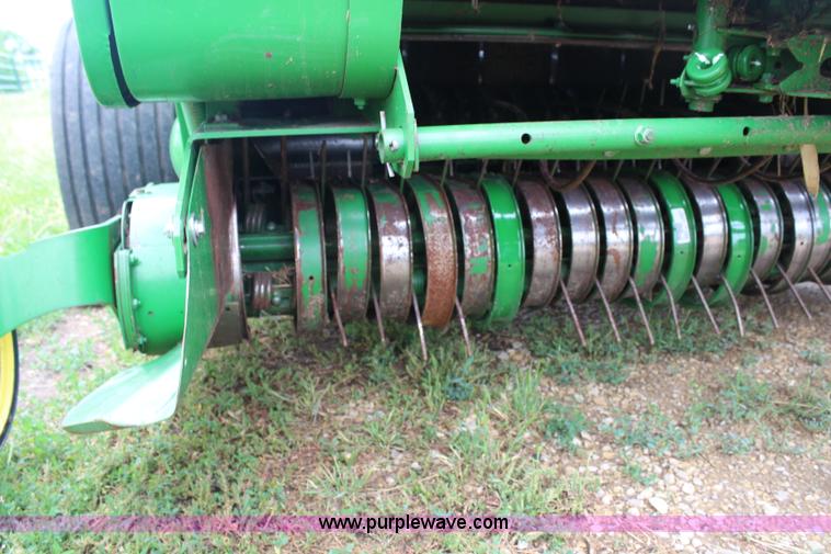 image for item G5083 John Deere 467 round baler