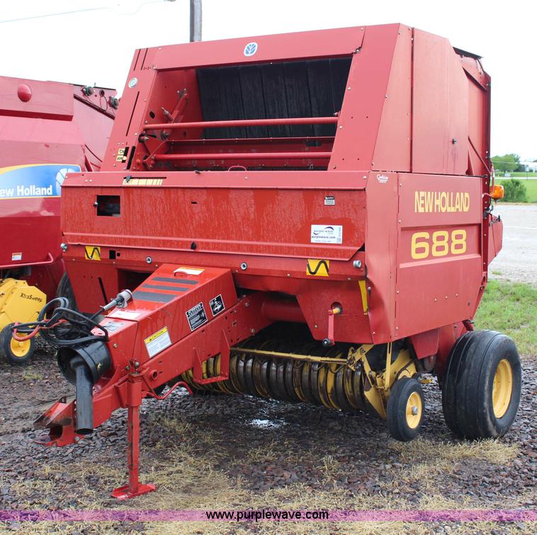 image for item G5184 2000 New Holland 688 round baler