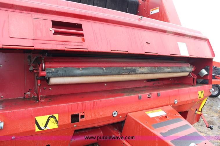 image for item G5184 2000 New Holland 688 round baler