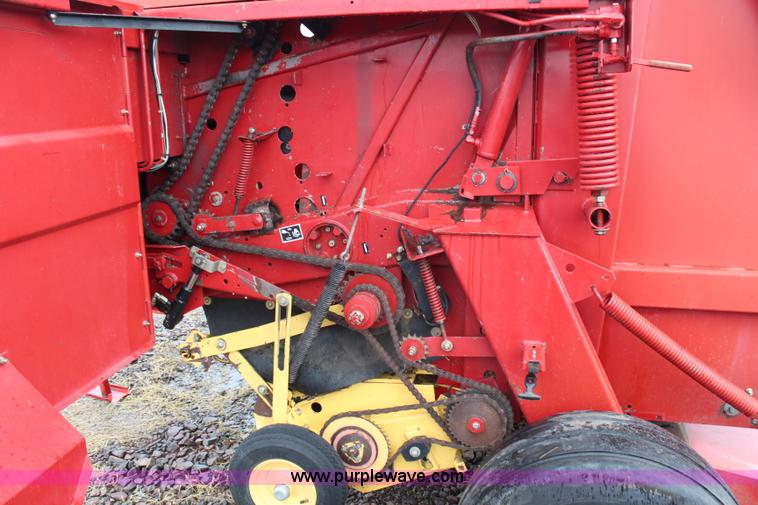 image for item G5184 2000 New Holland 688 round baler