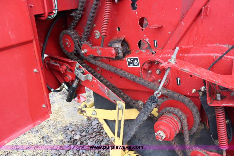 image for item G5184 2000 New Holland 688 round baler