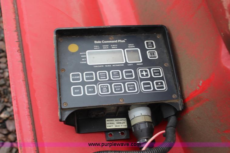 image for item G5184 2000 New Holland 688 round baler