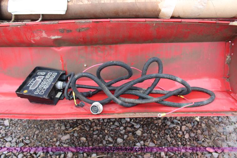 image for item G5184 2000 New Holland 688 round baler