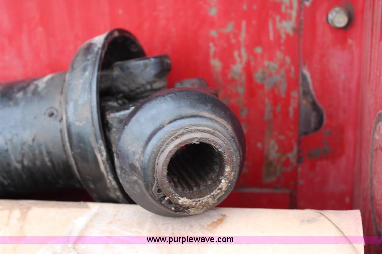 image for item G5184 2000 New Holland 688 round baler