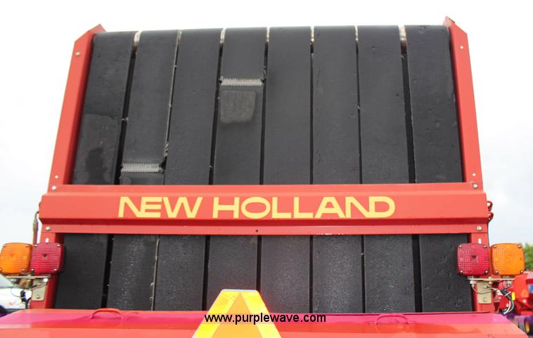 image for item G5184 2000 New Holland 688 round baler