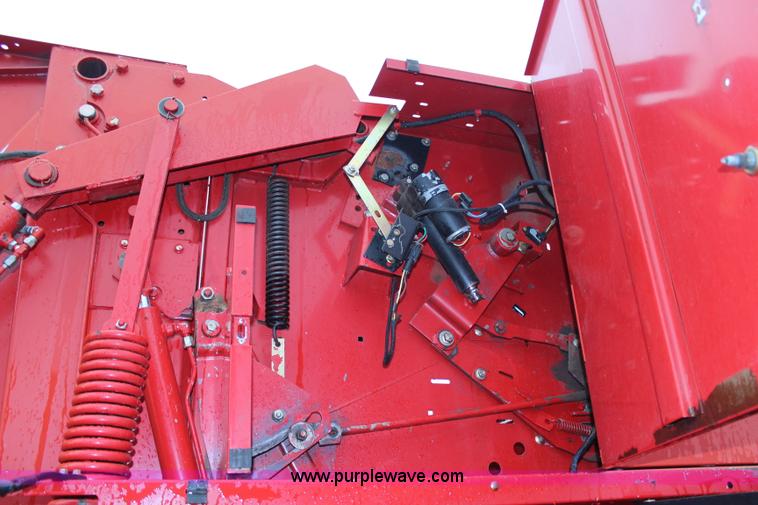 image for item G5184 2000 New Holland 688 round baler