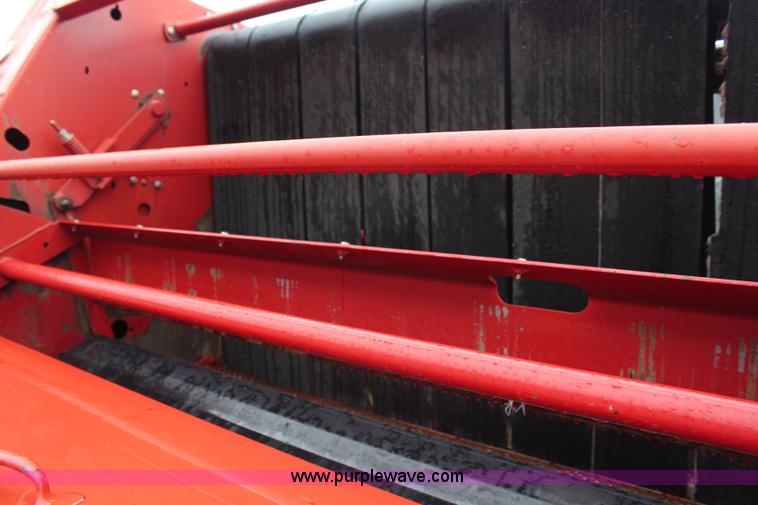 image for item G5184 2000 New Holland 688 round baler