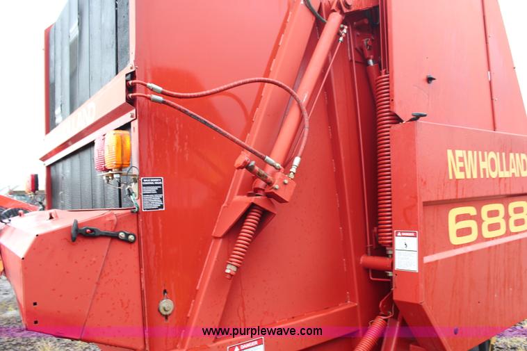 image for item G5184 2000 New Holland 688 round baler