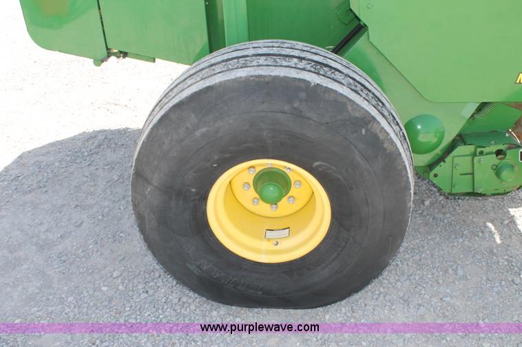 image for item G5738 2008 John Deere 568 round baler