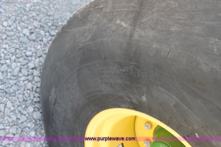 image for item G5738 2008 John Deere 568 round baler