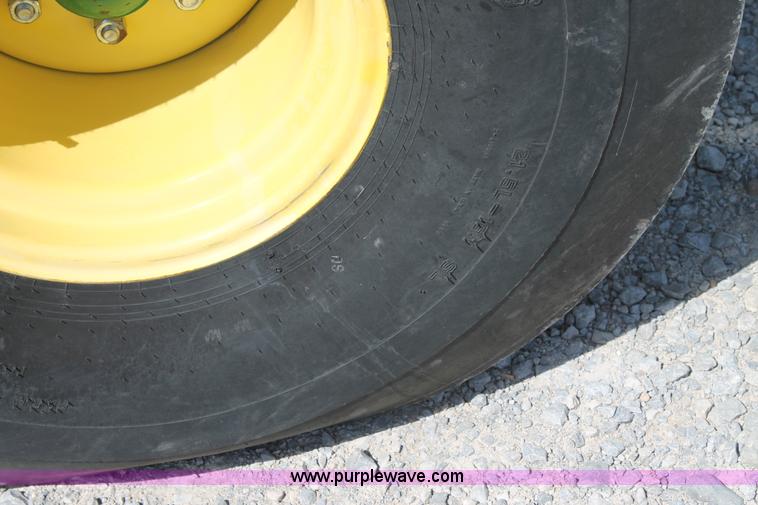 image for item G5738 2008 John Deere 568 round baler