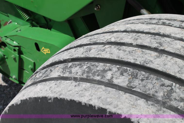 image for item G5738 2008 John Deere 568 round baler