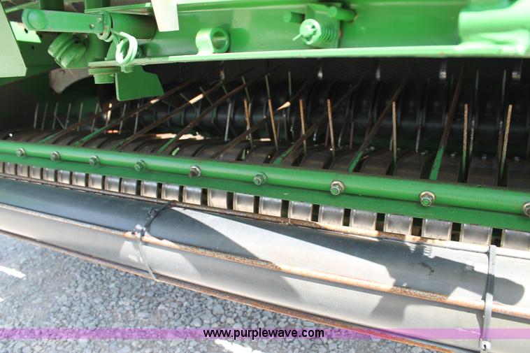 image for item G5738 2008 John Deere 568 round baler