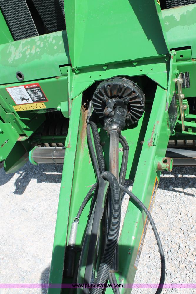 image for item G5738 2008 John Deere 568 round baler
