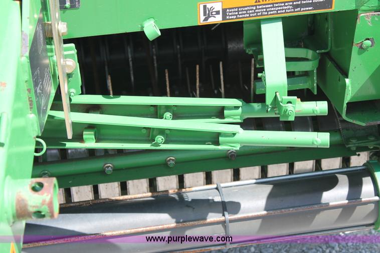 image for item G5738 2008 John Deere 568 round baler