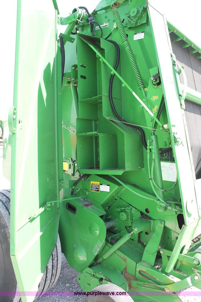 image for item G5738 2008 John Deere 568 round baler