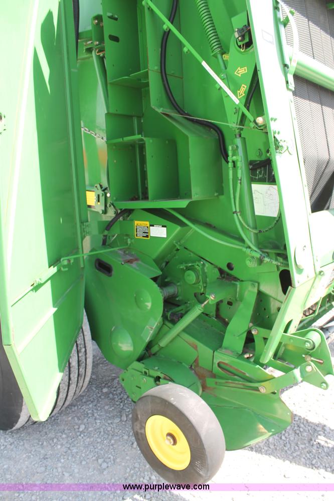 image for item G5738 2008 John Deere 568 round baler