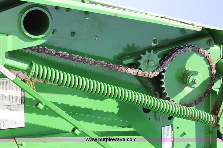 image for item G5738 2008 John Deere 568 round baler