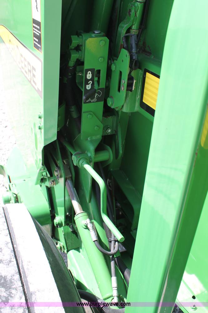 image for item G5738 2008 John Deere 568 round baler