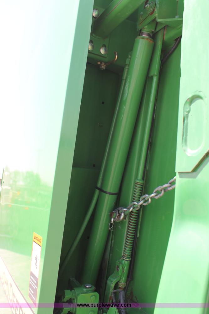 image for item G5738 2008 John Deere 568 round baler