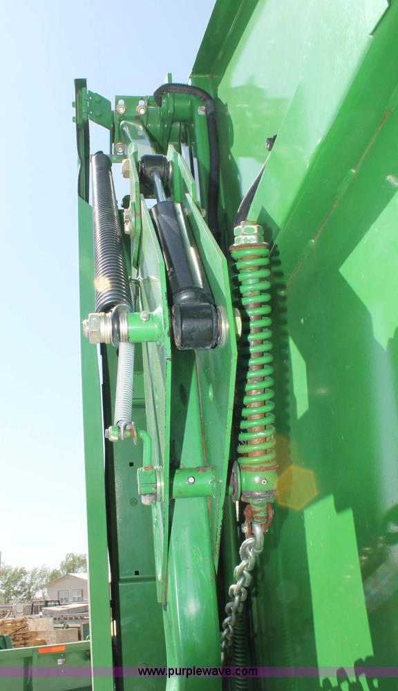 image for item G5738 2008 John Deere 568 round baler
