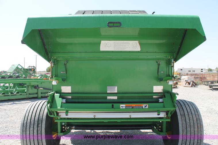 image for item G5738 2008 John Deere 568 round baler